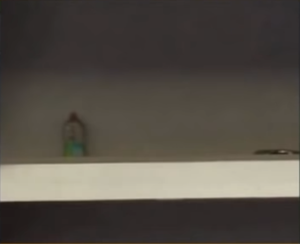 Бутылка под московским мостом.png